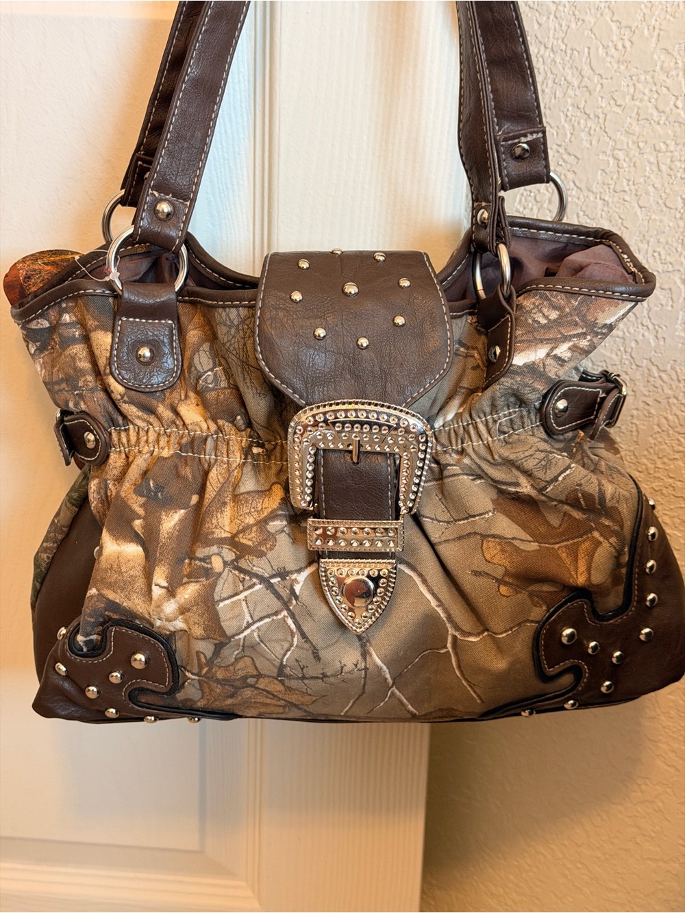 Realtree Studded Buckle Brown Camouflage Camo Shoulder Bag Purse New with Tags